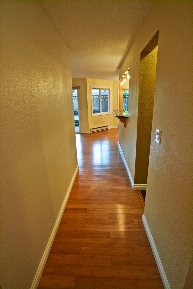 725 9th Ave S in Kirkland, WA - Foto de edificio - Building Photo