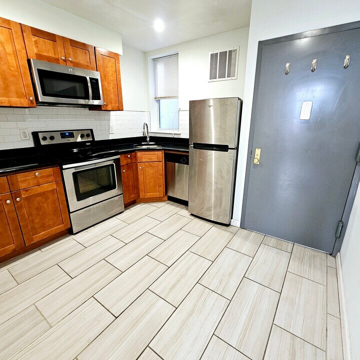 630 South St, Unit 2F in Philadelphia, PA - Building Photo