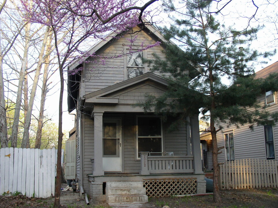 1112 Connecticut St in Lawrence, KS - Building Photo