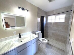 2951 68th Ave, Unit 2951 in Oakland, CA - Foto de edificio - Building Photo