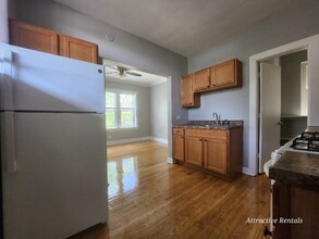 5350 W Division St, Unit 2R in Chicago, IL - Building Photo - Building Photo