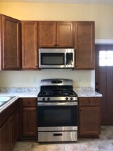 2180 S Robinson Ave, Unit LOWER in Milwaukee, WI - Building Photo - Building Photo