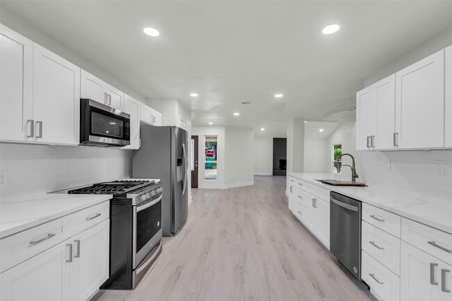 1602 Pine Oak Dr in Conroe, TX - Building Photo - Building Photo