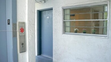 2496 SW 17th Ave in Miami, FL - Building Photo - Building Photo