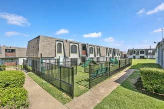 La Vida Park in Arlington, TX - Building Photo - Building Photo