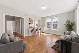 1954 Columbia Rd NW, Unit 411 in Washington, DC - Foto de edificio - Building Photo