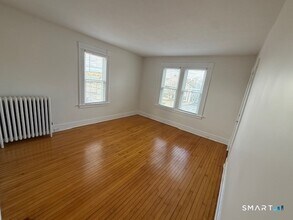 1 Cannon Sq in Stonington, CT - Building Photo - Building Photo