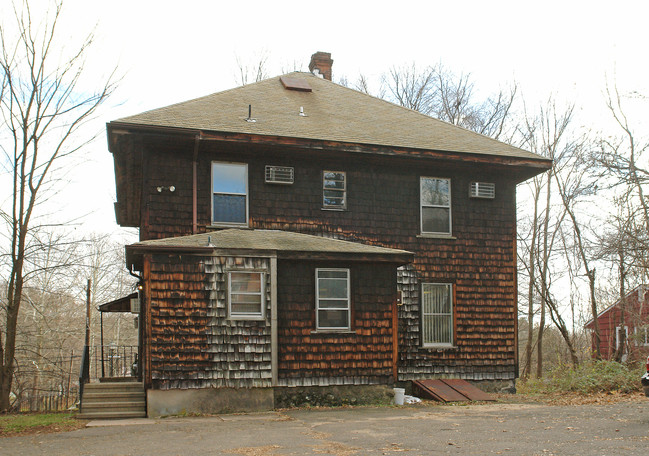 2764 Whitney Ave in Hamden, CT - Building Photo - Building Photo