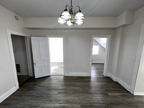 9613 S Ave N, Unit 2 in Chicago, IL - Foto de edificio - Building Photo