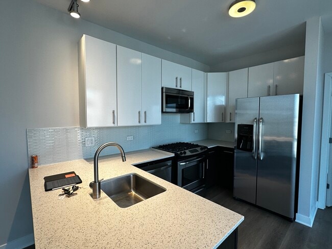 700 W Adams St, Unit 1