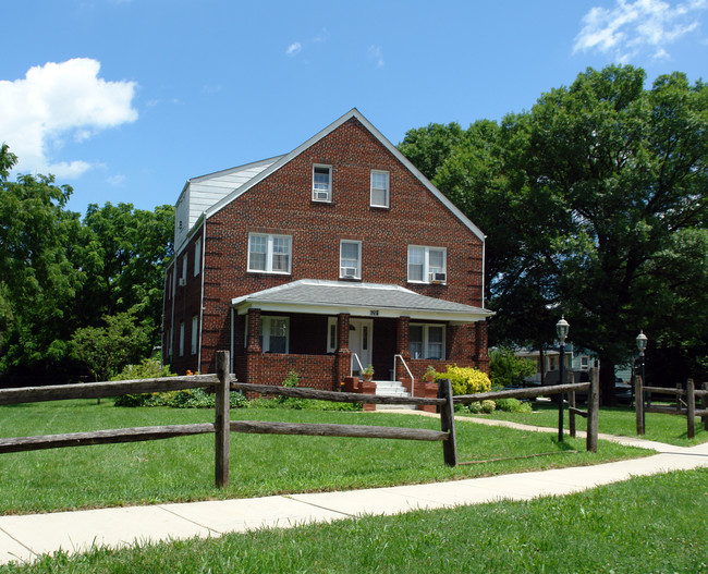 6201 Natoli Pl in Riverdale, MD - Foto de edificio - Building Photo