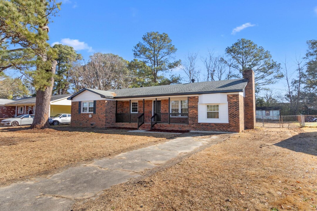 881 Sunbury Dr in Fayetteville, NC - Building Photo