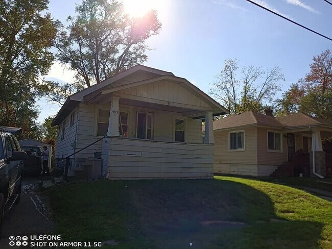 1023 Barrie Ave in Flint, MI - Building Photo - Building Photo