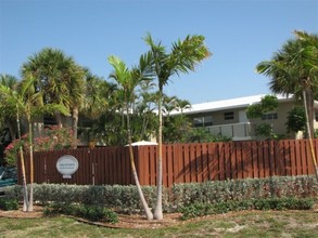 Ridge Garden Apartments in Fort Lauderdale, FL - Building Photo - Building Photo