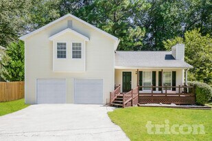 5569 Princeton Oaks Ln in Sugar Hill, GA - Building Photo