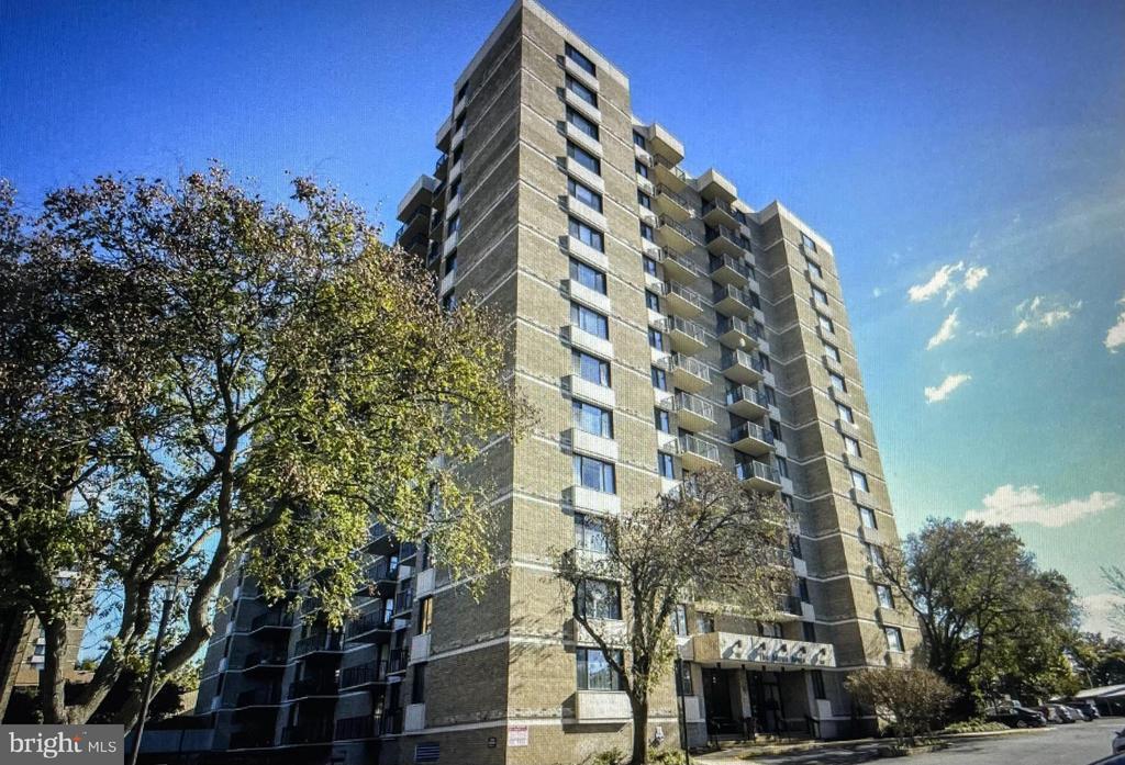 4 Monroe St in Rockville, MD - Foto de edificio