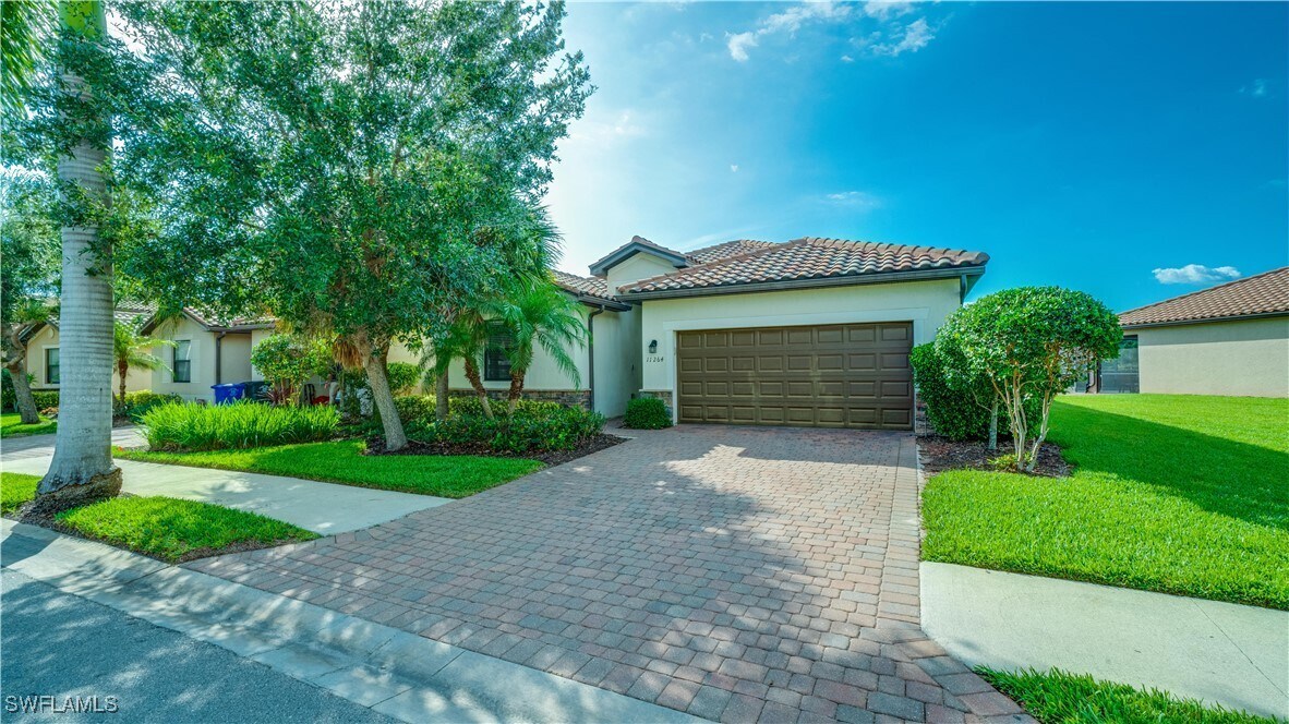 11264 Reflection Isles Blvd in Ft. Myers, FL - Foto de edificio