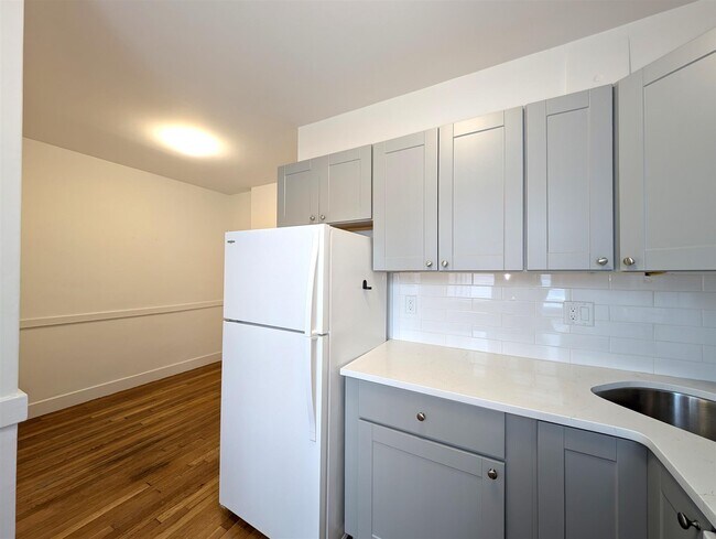 31 College Ave, Unit 4 in Somerville, MA - Foto de edificio - Building Photo