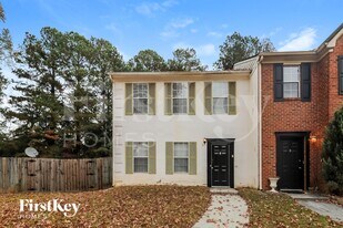 8062 Creekstone Way in Riverdale, GA - Building Photo