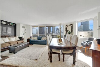 545 N Dearborn St in Chicago, IL - Building Photo - Building Photo