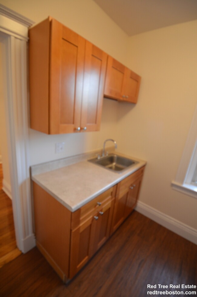 31 Park Dr, Unit 18 in Boston, MA - Building Photo - Building Photo