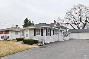 2807 Washington Rd in Kenosha, WI - Building Photo