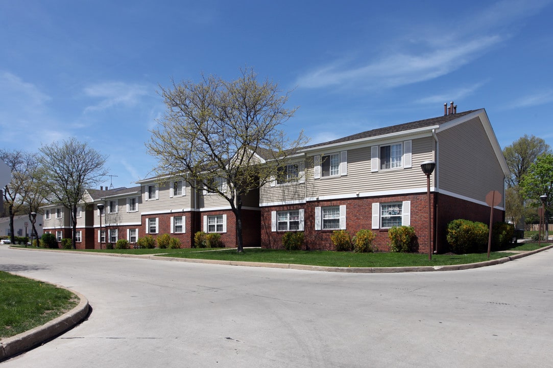 Honey Locust Gardens in Cuyahoga Falls, OH - Foto de edificio