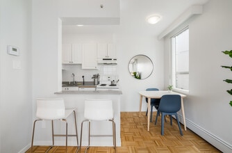 1033 Haro St in Vancouver, BC - Building Photo - Building Photo