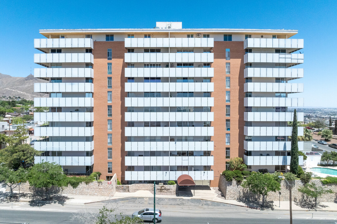 Fairmont Condominiums in El Paso, TX - Building Photo