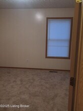 5303 Bannon Crossings Dr in Louisville, KY - Building Photo - Building Photo