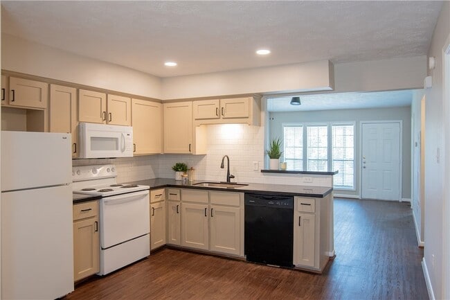 1902 Woodsman Dr in College Station, TX - Building Photo - Building Photo