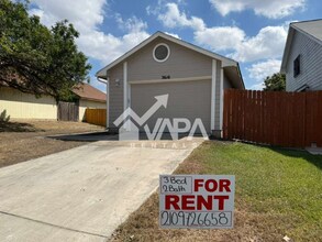 3616 Candleknoll Cir in San Antonio, TX - Building Photo - Building Photo