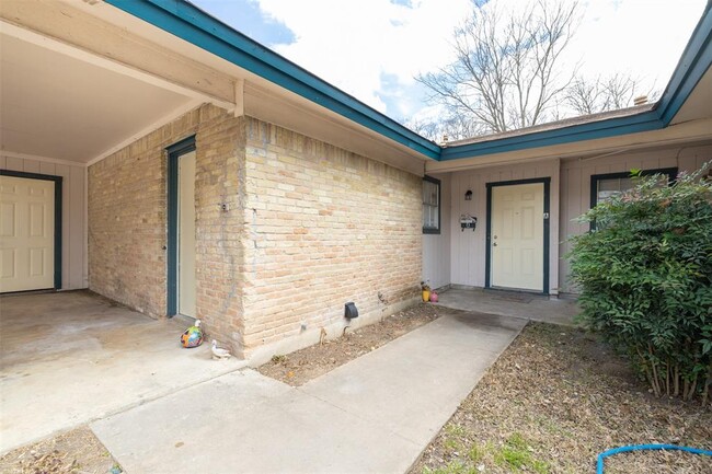 3006 Pecan Springs Rd in Austin, TX - Building Photo - Building Photo