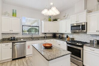 7423 Sparkling Ct in Kissimmee, FL - Foto de edificio - Building Photo