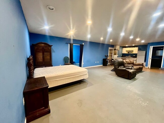 property at 332 Commerce Loop