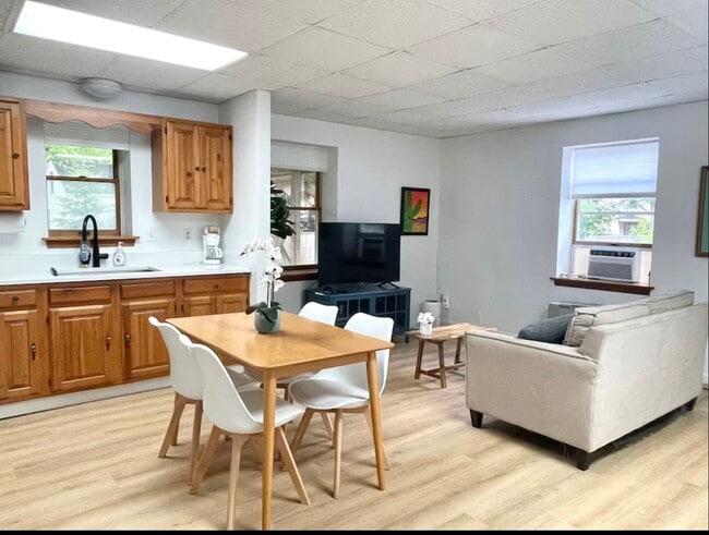 17 Page St, Unit 1 in Brunswick, ME - Building Photo - Building Photo