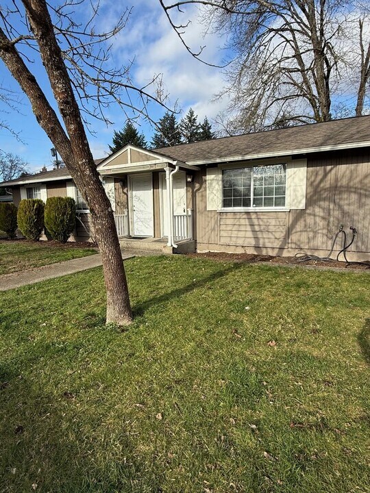 8311 Lake St SW in Lakewood, WA - Building Photo