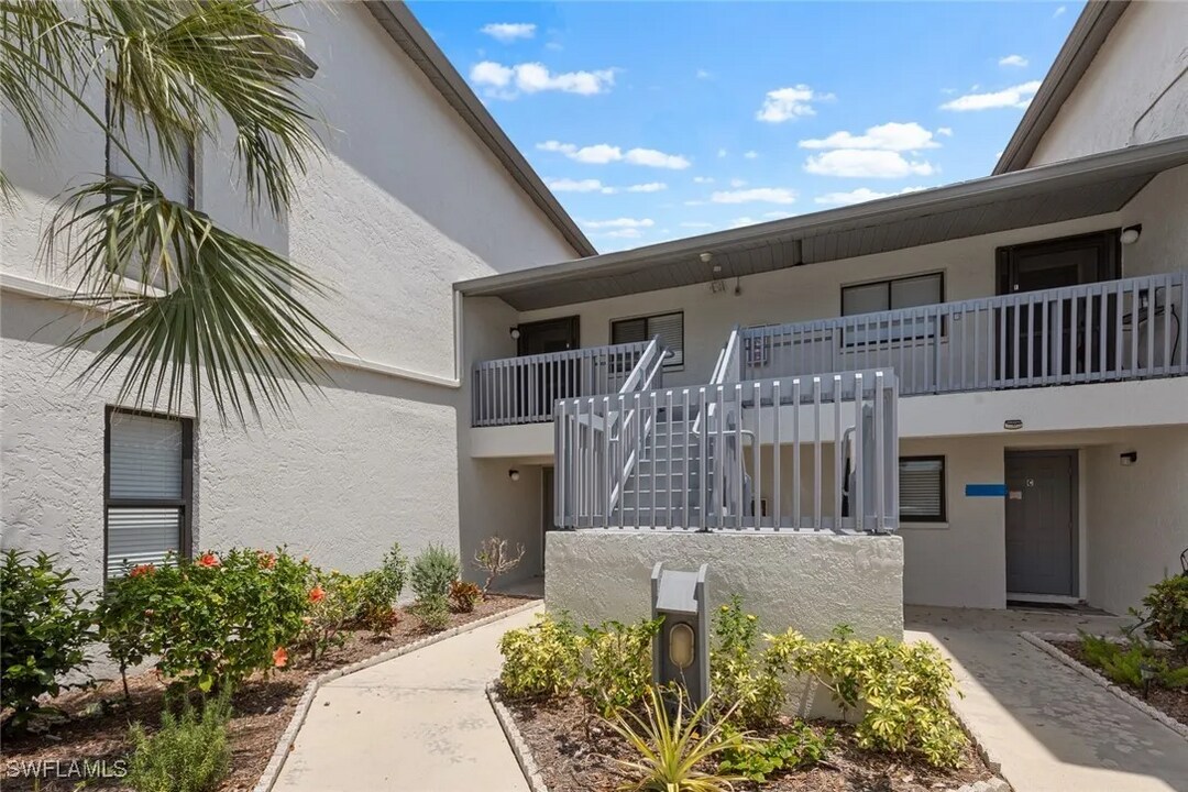6296 Sugar Bush Ln, Unit E in Ft. Myers, FL - Building Photo