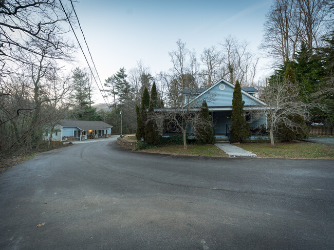 890 Glenn Bridge Rd SE in Arden, NC - Building Photo - Building Photo