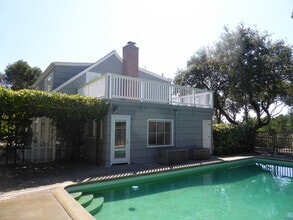 16 Upper Ames Ave in Ross, CA - Foto de edificio - Building Photo