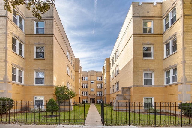 property at 4412 N St Louis Ave