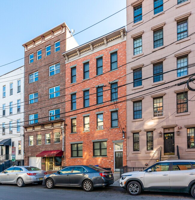 223 Clinton St in Hoboken, NJ - Foto de edificio - Building Photo