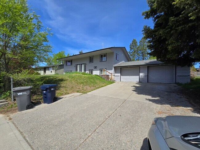 10921-10923 E 16th Ave in Spokane Valley, WA - Building Photo - Building Photo