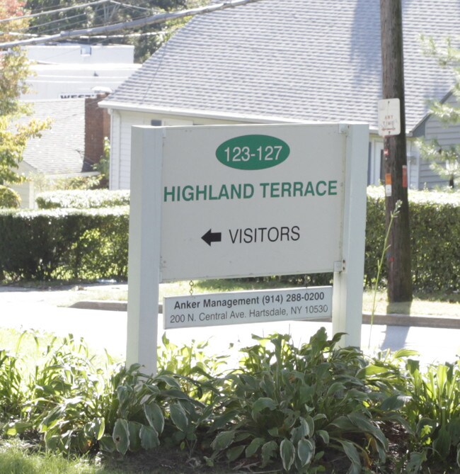 Highland Terrace Cooperative Apartments in Ossining, NY - Foto de edificio - Building Photo