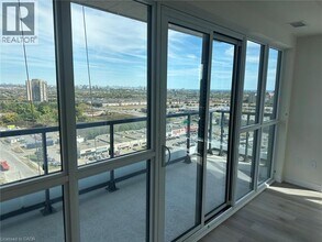 15 Watergarden Dr in Mississauga, ON - Building Photo - Building Photo