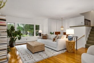 48 Harding Rd in Portsmouth, NH - Building Photo - Building Photo