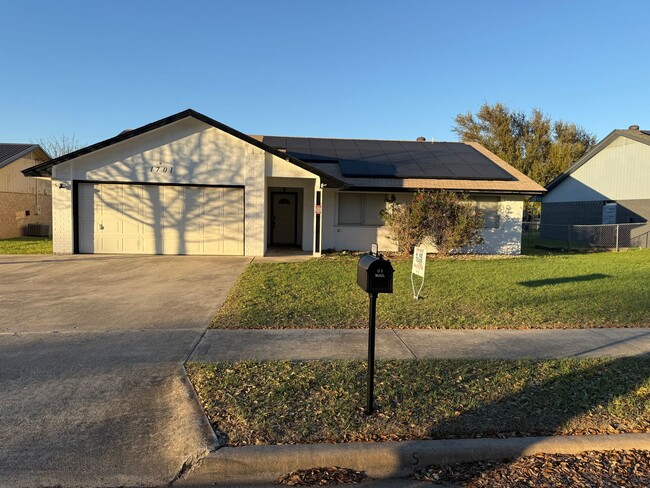 property at 1701 Kingman Rd