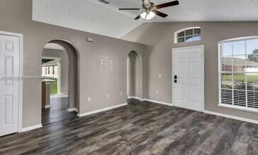 2210 Whispering Trails Dr in Winter Haven, FL - Building Photo - Building Photo