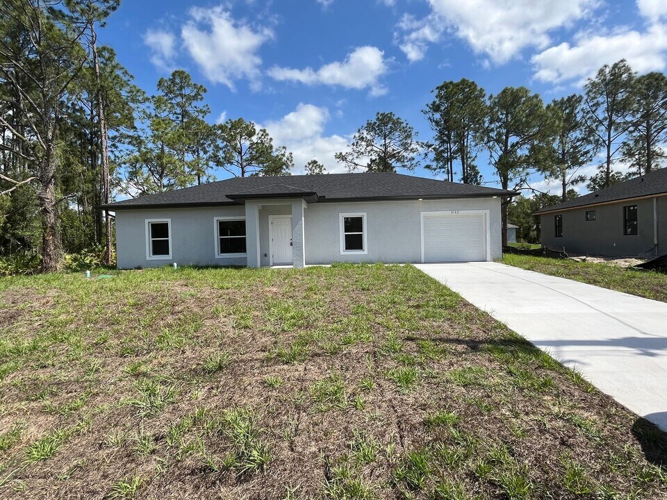 3153 Sunshine Blvd N in Lehigh Acres, FL - Building Photo