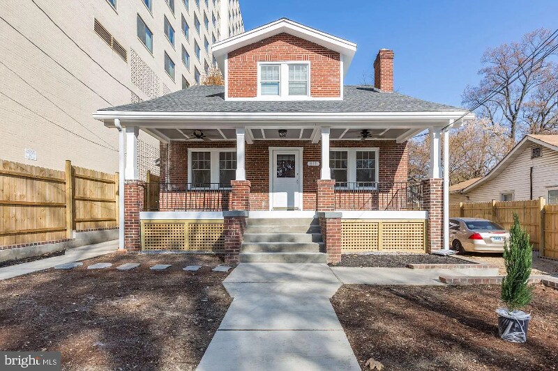 811 Thayer Ave, Unit 1 in Silver Spring, MD - Foto de edificio